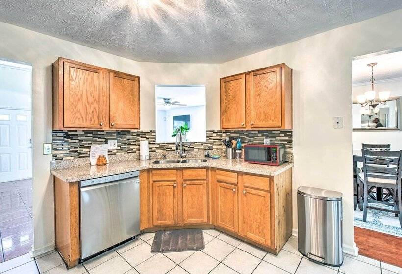 Atlanta Area Home W/ Yard ~ 2 Mi To Six Flags