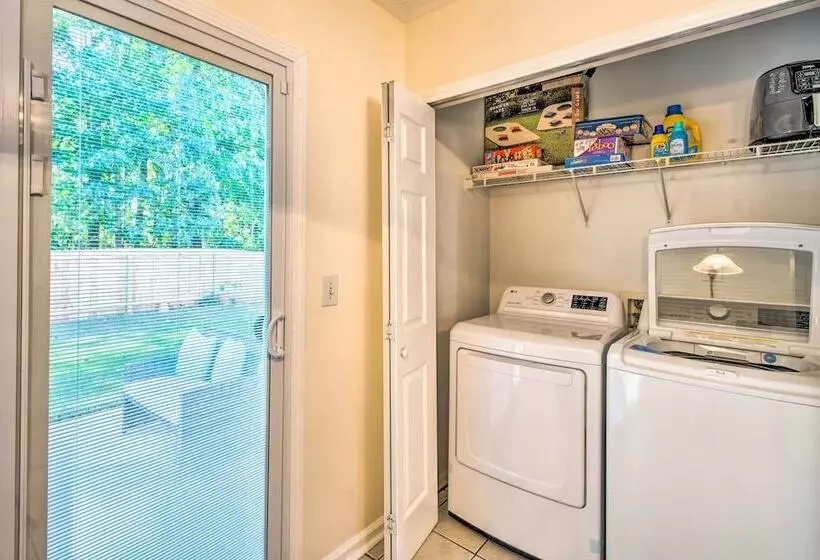 Atlanta Area Home W/ Yard ~ 2 Mi To Six Flags