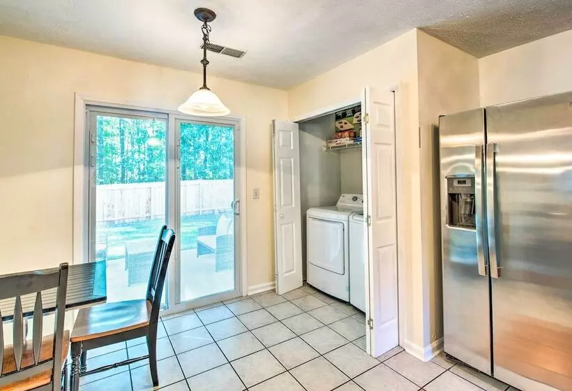 Atlanta Area Home W/ Yard ~ 2 Mi To Six Flags