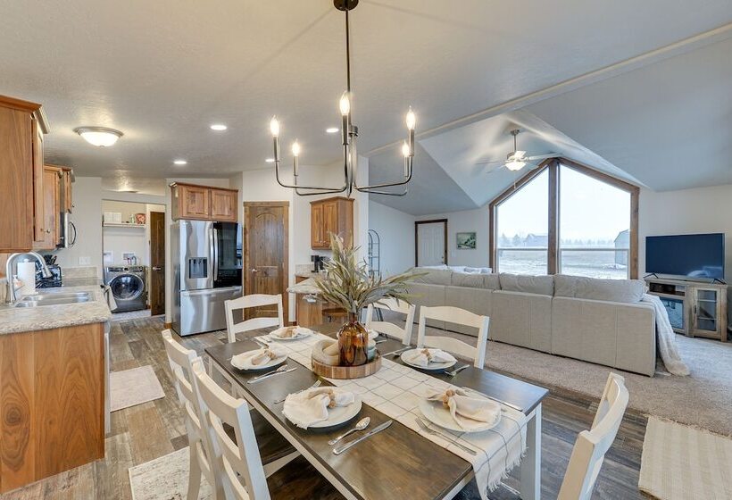 Beautiful Tetonia Escape W/ Porch & Teton Views