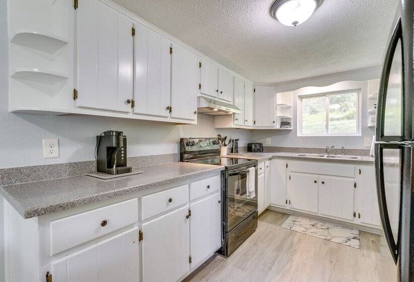 Blairsville Beauty Near Hiking Trails & Vineyards!