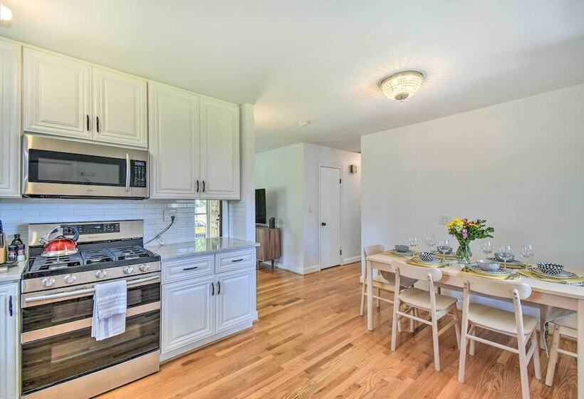 Bright Norfolk Home < Half Mi Stroll To Beach