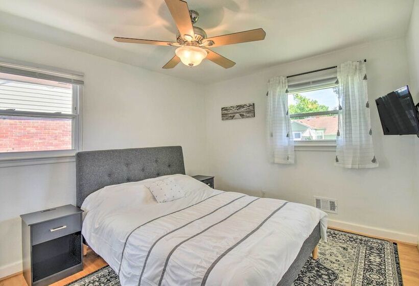 Bright Norfolk Home < Half Mi Stroll To Beach