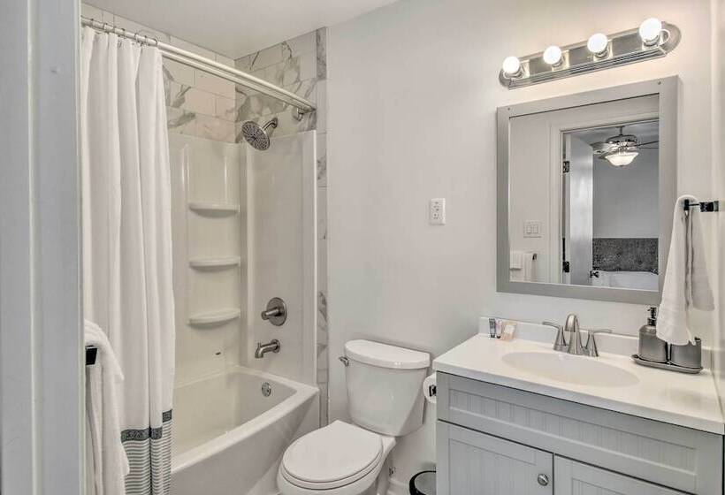 Bright Norfolk Home < Half Mi Stroll To Beach