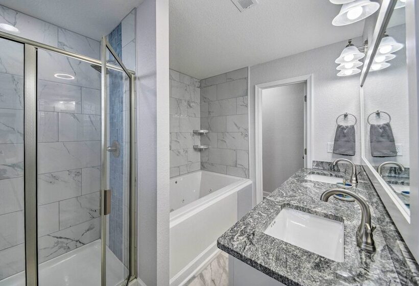 Buckroe Family Home: Walk To The Beach!