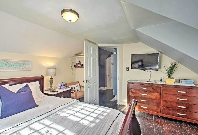 Charming Central Lynchburg Hideout W/ Patio!