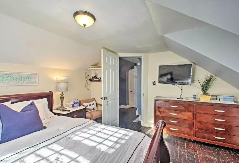 Charming Central Lynchburg Hideout W/ Patio!