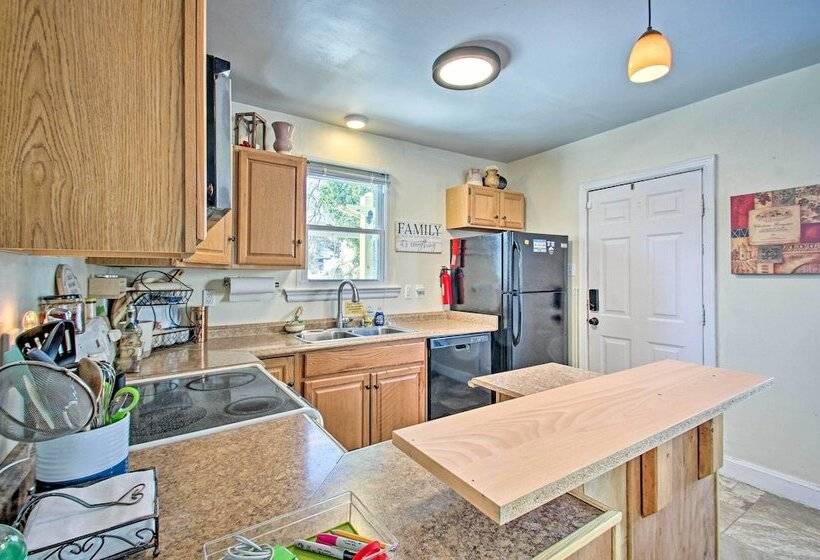 Charming Central Lynchburg Hideout W/ Patio!