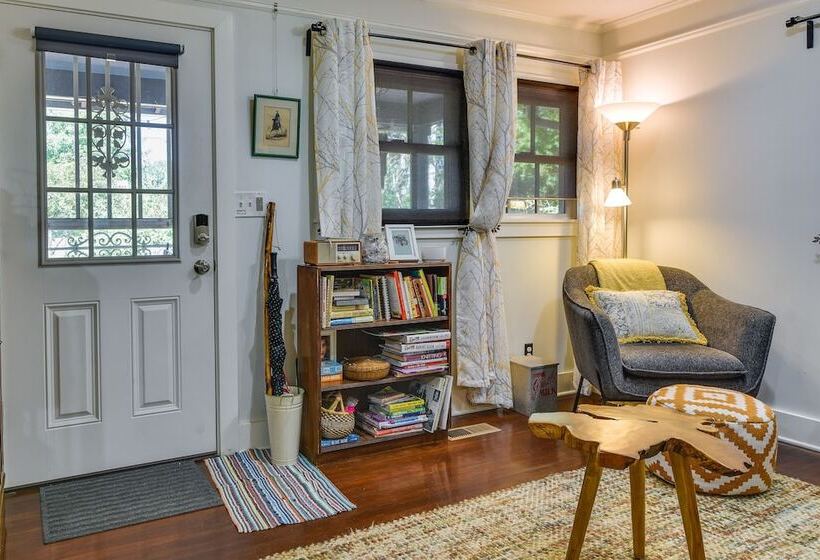 Charming City Cottage ~ 8 Mi To Downtown Portland!