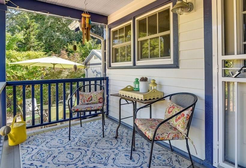 Charming City Cottage ~ 8 Mi To Downtown Portland!
