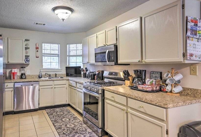 Charming Stockbridge Home: 23 Mi To Atlanta!