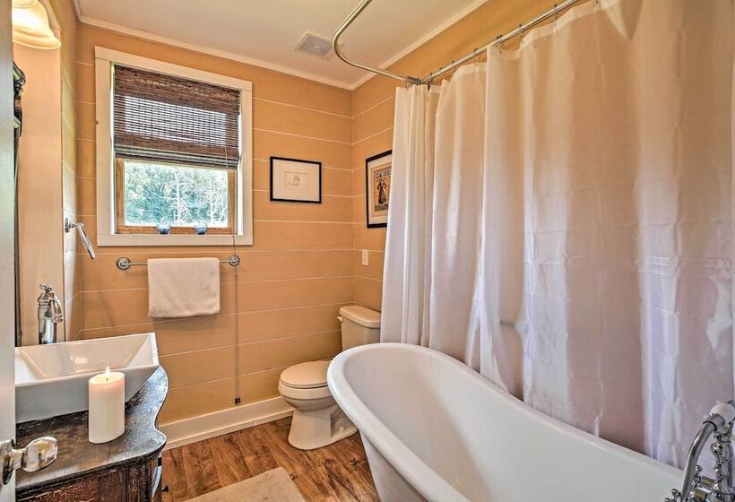 Charming Summerville Home W/ Yard & Sunroom!