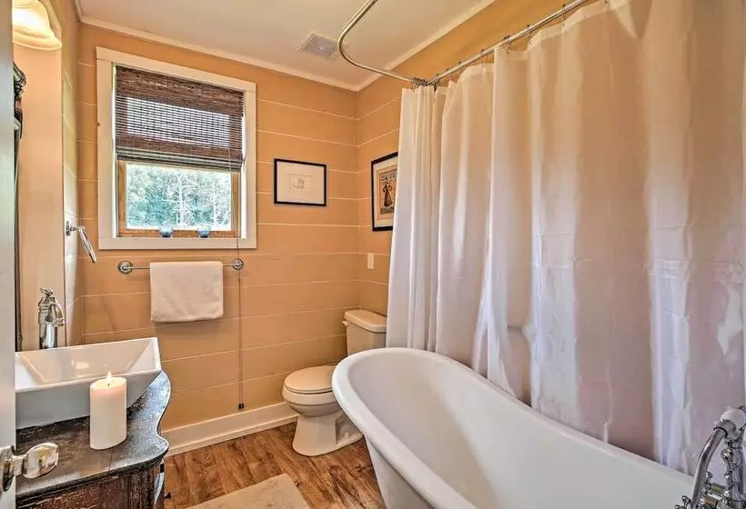 Charming Summerville Home W/ Yard & Sunroom!