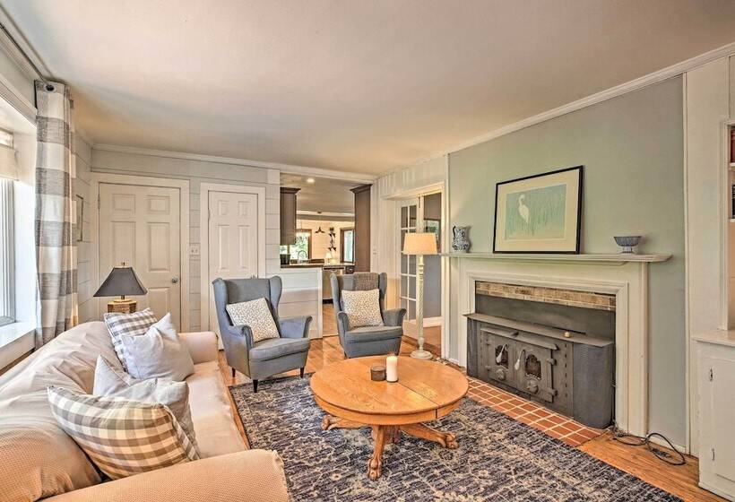 Charming Summerville Home W/ Yard & Sunroom!