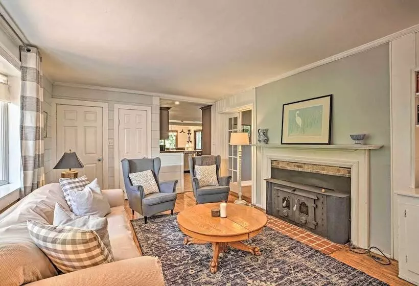 Charming Summerville Home W/ Yard & Sunroom!