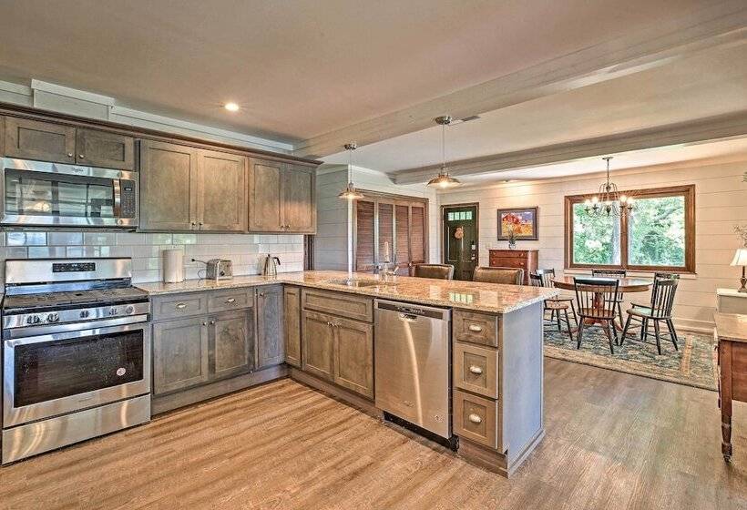 Charming Summerville Home W/ Yard & Sunroom!