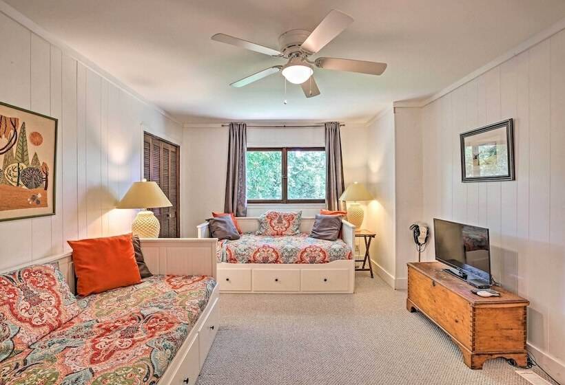 Charming Summerville Home W/ Yard & Sunroom!