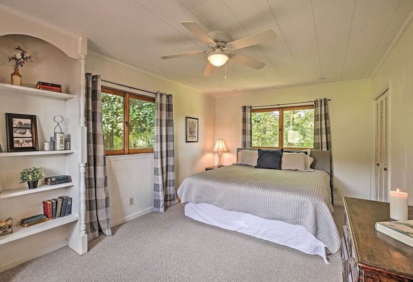 Charming Summerville Home W/ Yard & Sunroom!