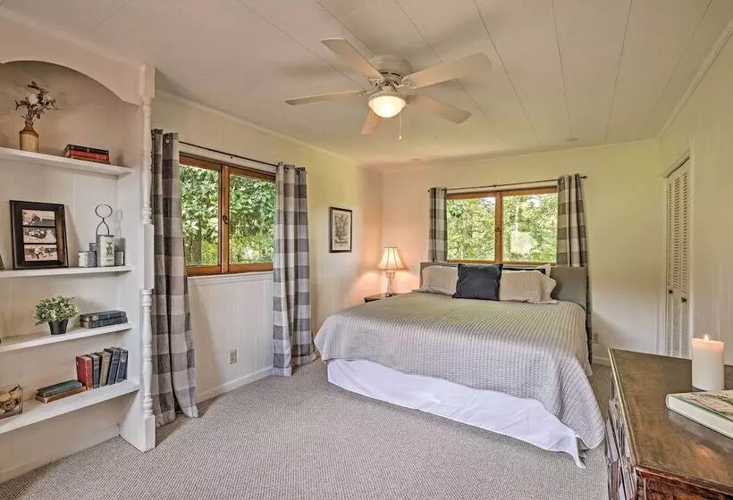 Charming Summerville Home W/ Yard & Sunroom!