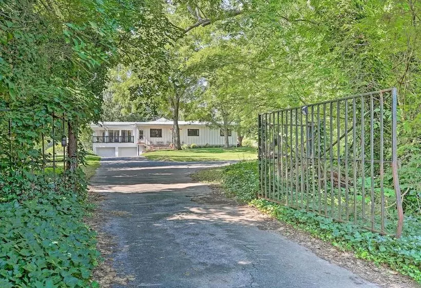 Charming Summerville Home W/ Yard & Sunroom!