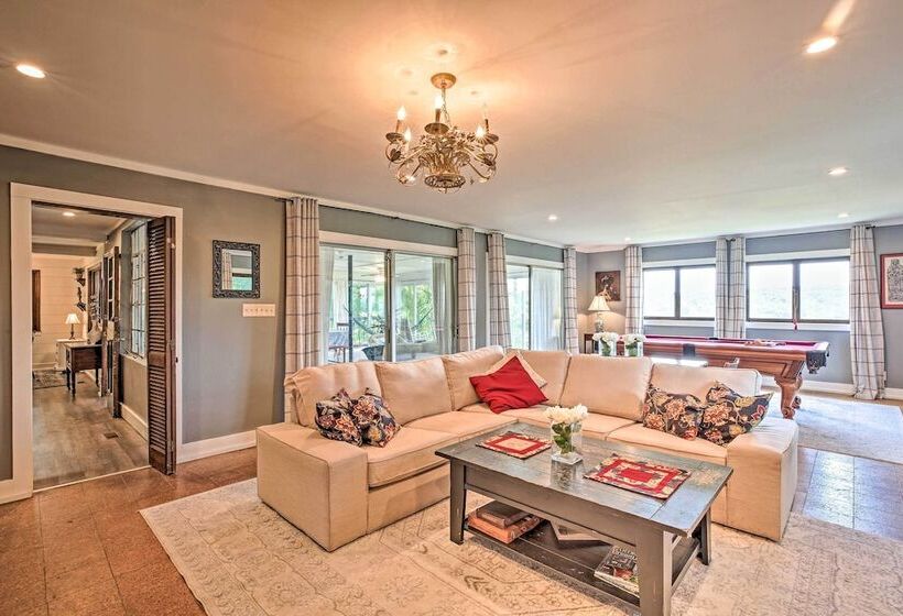 Charming Summerville Home W/ Yard & Sunroom!