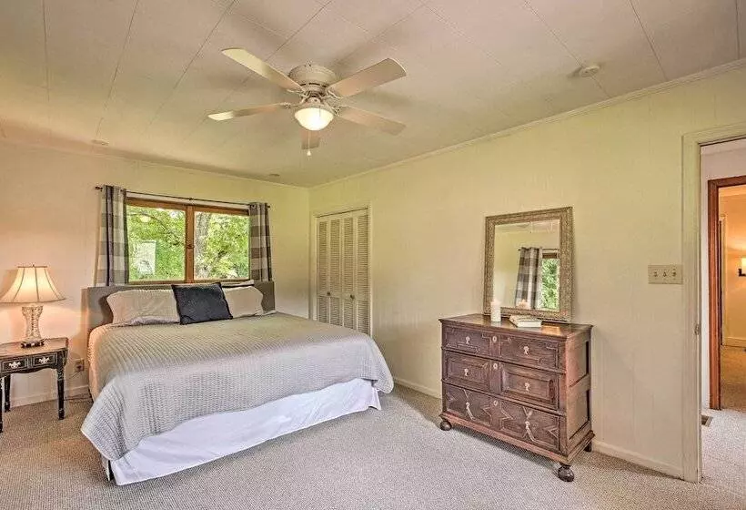 Charming Summerville Home W/ Yard & Sunroom!