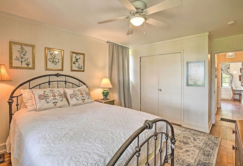 Charming Summerville Home W/ Yard & Sunroom!