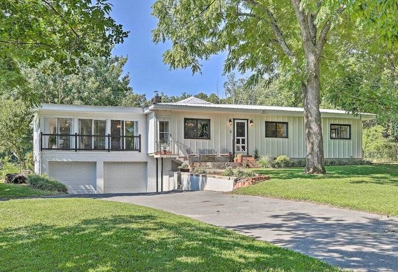 Charming Summerville Home W/ Yard & Sunroom!