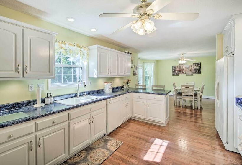 Charming Trenton Home W/ Mtn Views & Patio!