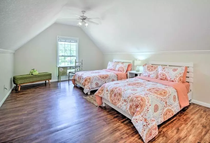 Charming Trenton Home W/ Mtn Views & Patio!