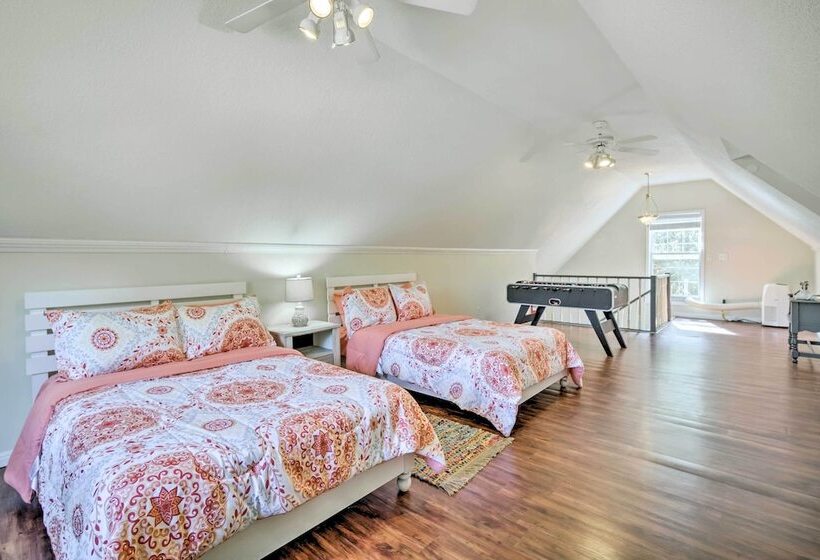 Charming Trenton Home W/ Mtn Views & Patio!