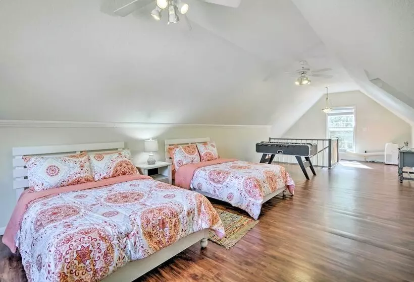 Charming Trenton Home W/ Mtn Views & Patio!