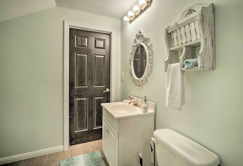 Charming Trenton Home W/ Mtn Views & Patio!