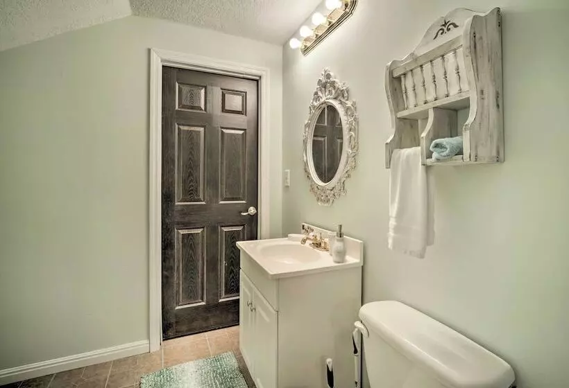 Charming Trenton Home W/ Mtn Views & Patio!