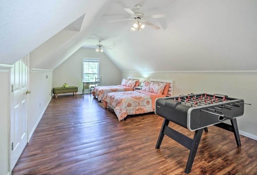 Charming Trenton Home W/ Mtn Views & Patio!