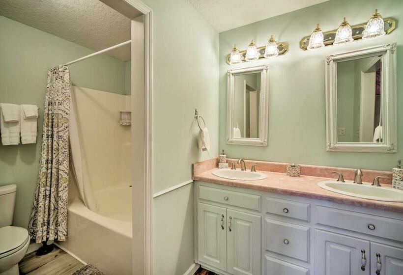 Charming Trenton Home W/ Mtn Views & Patio!