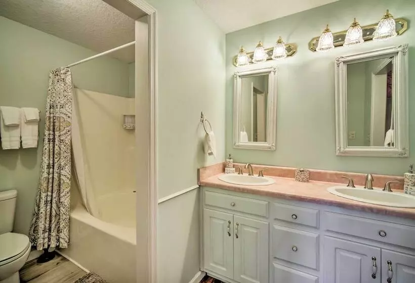 Charming Trenton Home W/ Mtn Views & Patio!