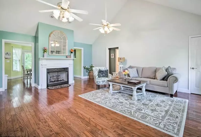 Charming Trenton Home W/ Mtn Views & Patio!