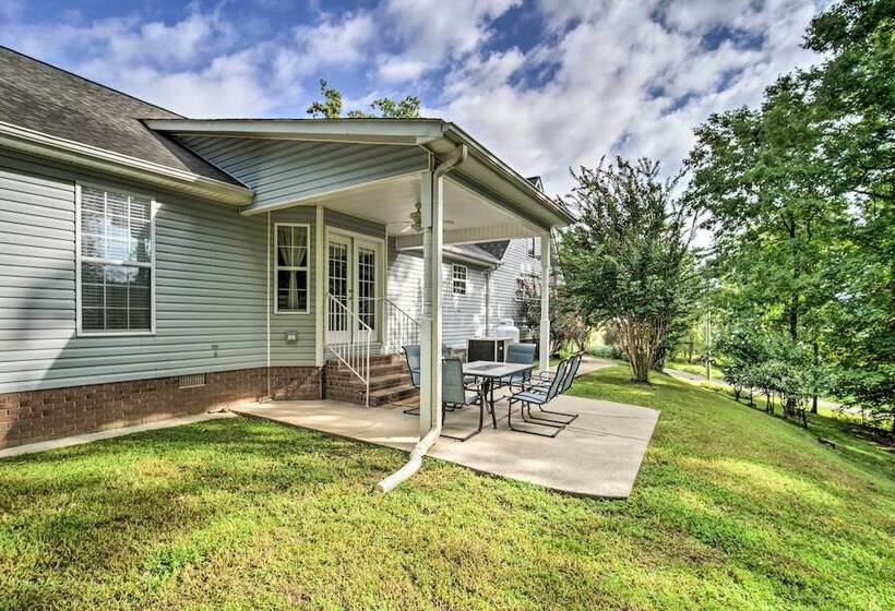 Charming Trenton Home W/ Mtn Views & Patio!