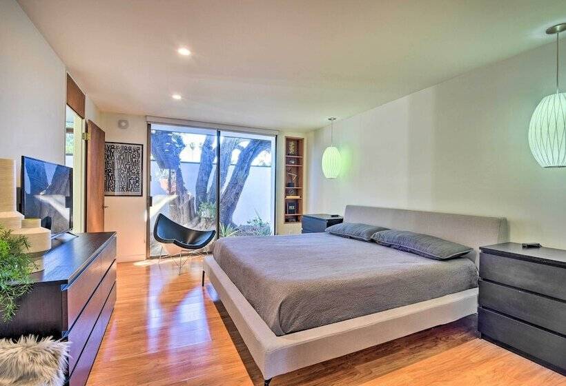 Chic Mid Century La Home W/ Hot Tub & Office