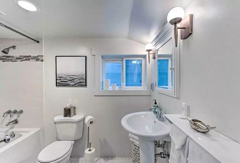 3 Mi To Dtwn Seattle: Queen Anne Apartment!