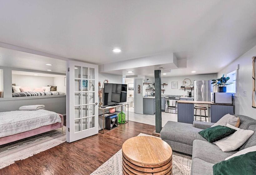 3 Mi To Dtwn Seattle: Queen Anne Apartment!