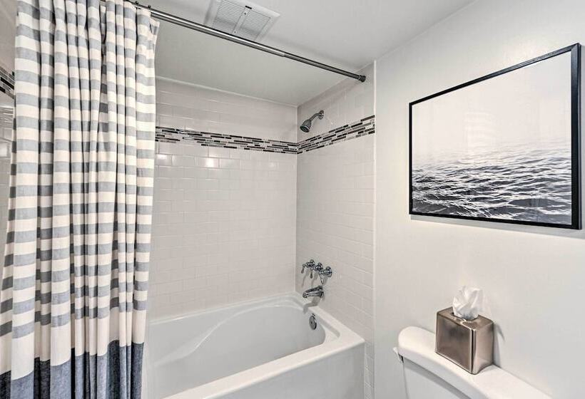 3 Mi To Dtwn Seattle: Queen Anne Apartment!