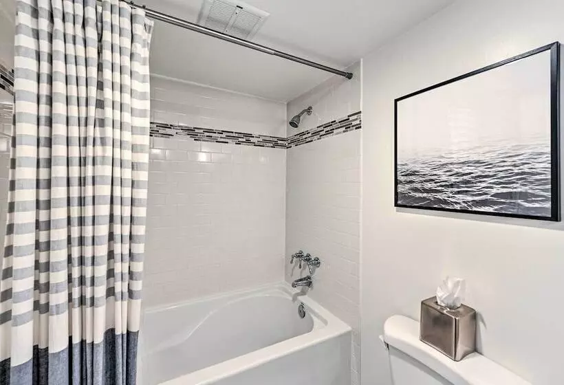 3 Mi To Dtwn Seattle: Queen Anne Apartment!