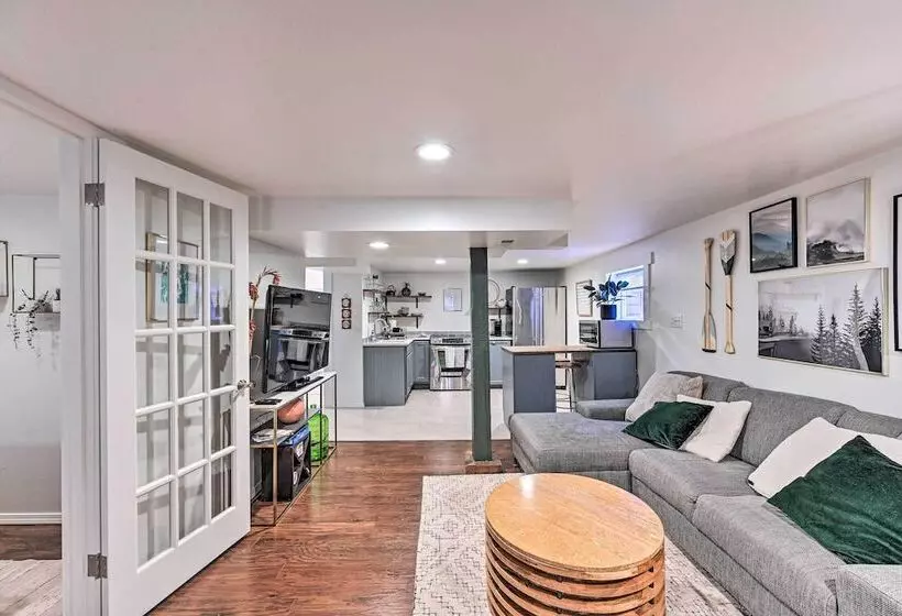 3 Mi To Dtwn Seattle: Queen Anne Apartment!