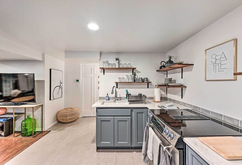3 Mi To Dtwn Seattle: Queen Anne Apartment!