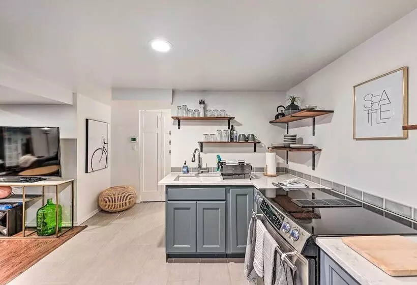 3 Mi To Dtwn Seattle: Queen Anne Apartment!