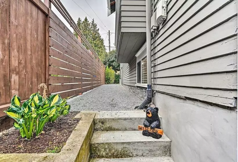 3 Mi To Dtwn Seattle: Queen Anne Apartment!