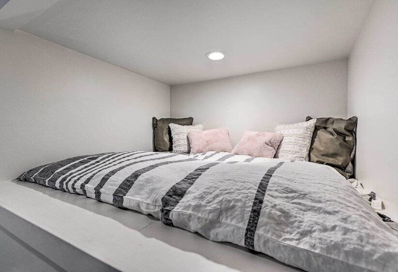 3 Mi To Dtwn Seattle: Queen Anne Apartment!