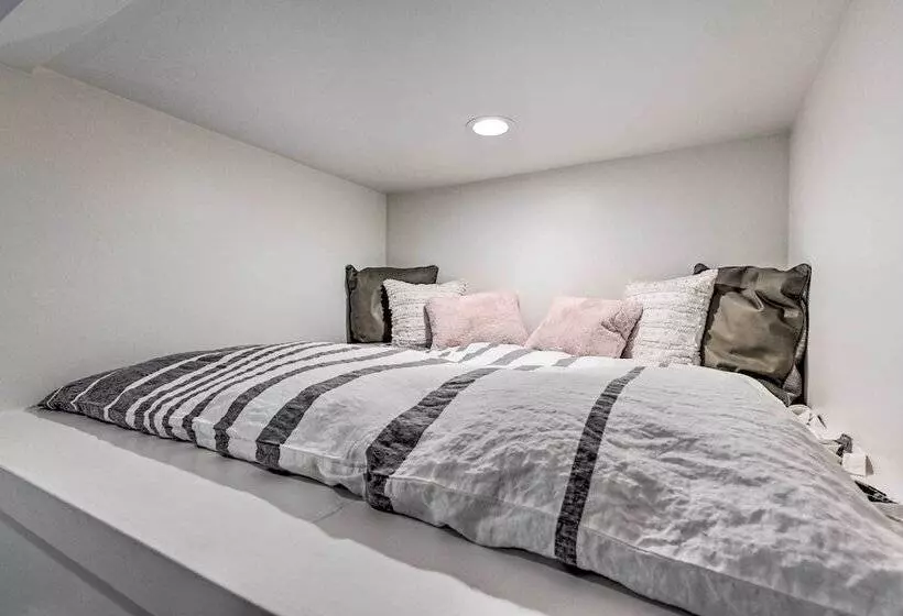 3 Mi To Dtwn Seattle: Queen Anne Apartment!